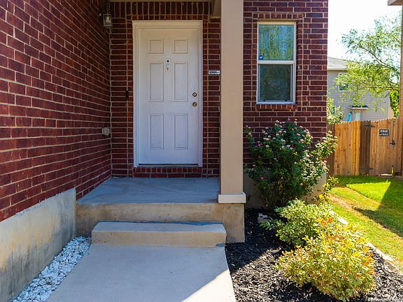 2nd image of 2626 Bluff Crossing