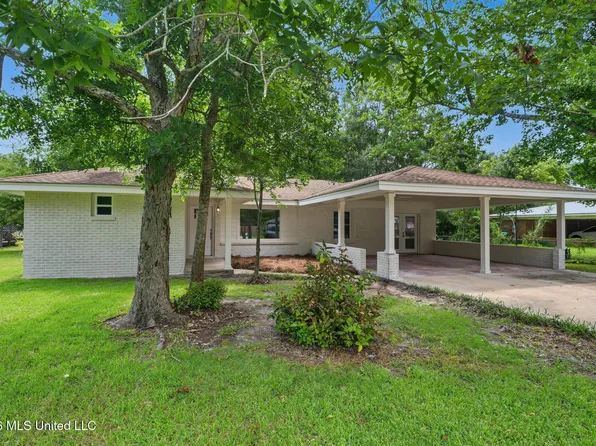 273 Holcomb Blvd, Ocean Springs, MS 39564