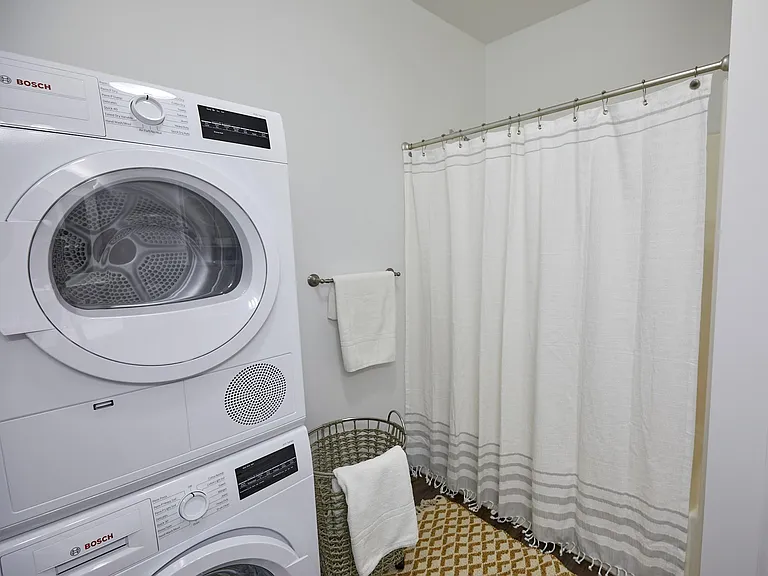 Large 1-Bedroom