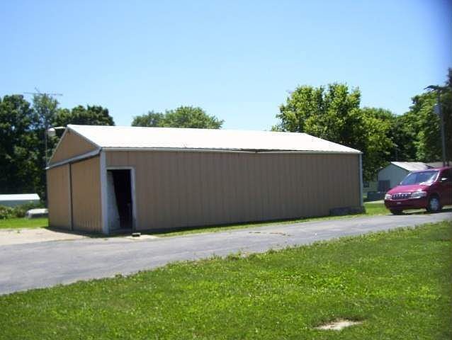2nd image of 2949 S Kaser Rd