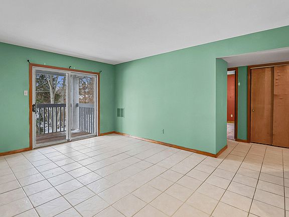 2nd image of 1066 Millpond Rd Unit G