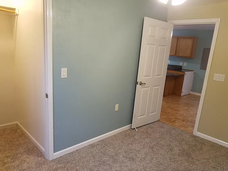 123 S University Ave — Photo 9