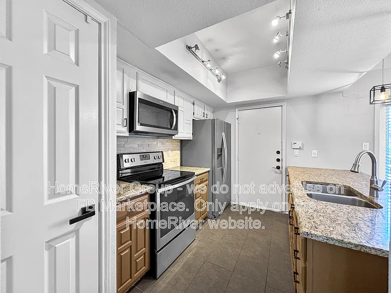 2 bed, 2.0 bath, 1083 sqft, $1,750 — Photo 2