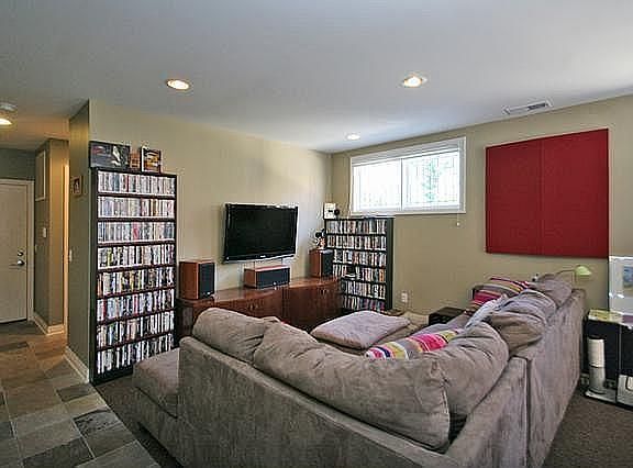 4th image of 2649 N Hermitage Ave #G80