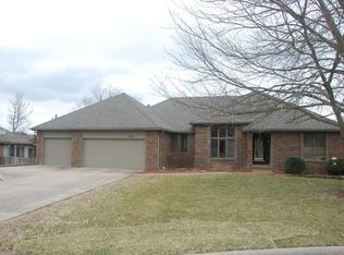 1452 S Summer Pl, Springfield, MO 65809