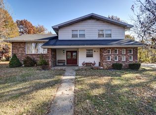 706 S Walnut St, Mount Vernon, MO 65712