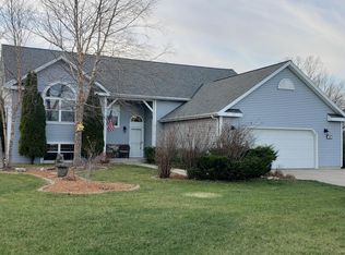 119 Amanda Ct, Mukwonago, WI 53149