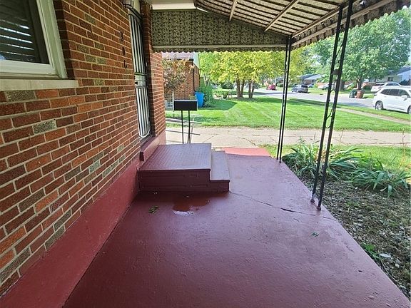 3rd image of 306 Whispering Dr