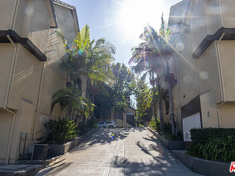 4600 Don Lorenzo Dr #4 — Photo 17