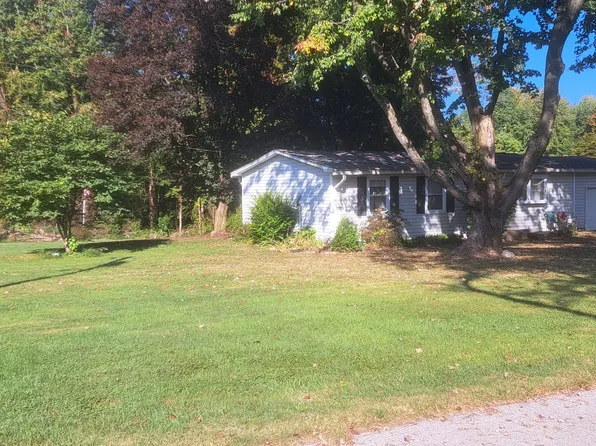 52 Davis St, Cloverdale, IN 46120