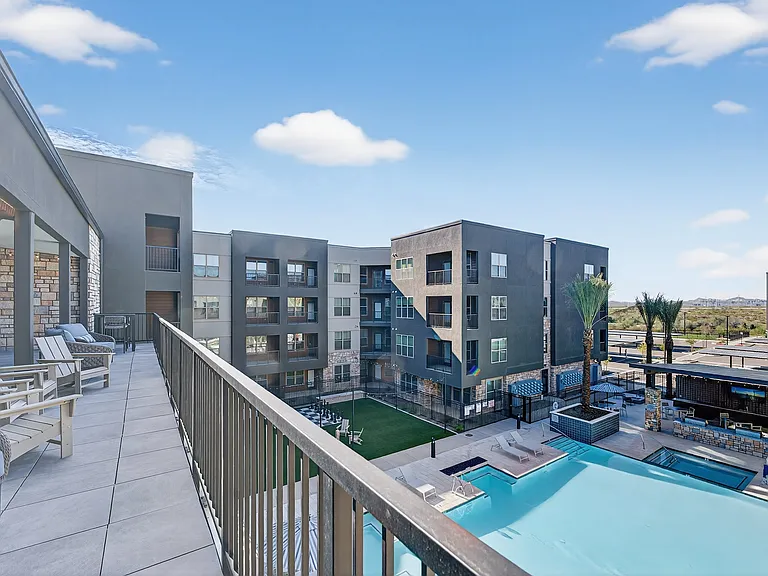 Refinery at Pointe17 — Photo 28