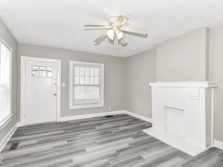 3041 Broadway St — Photo 12