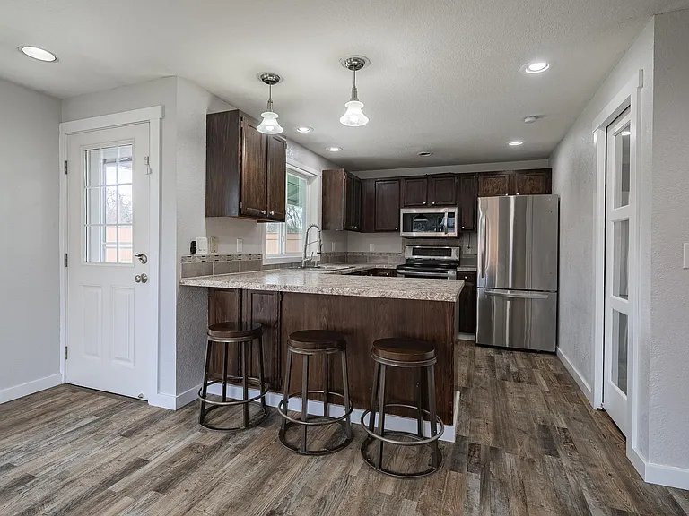 3840 Oxford Loop SE — Photo 7