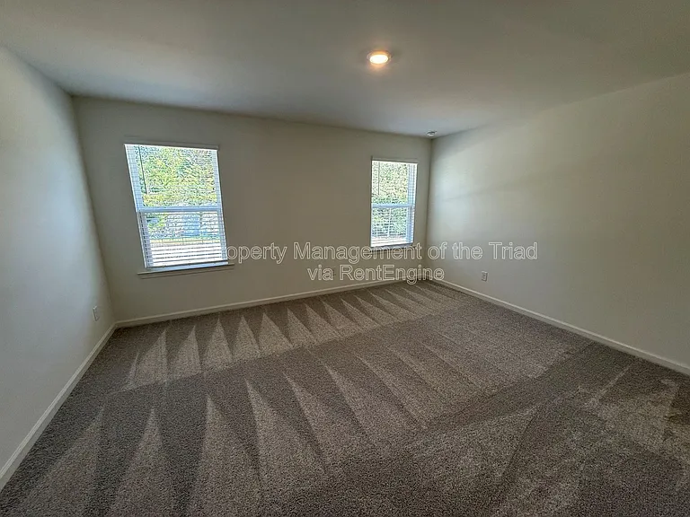 112 Parker Ln — Photo 13