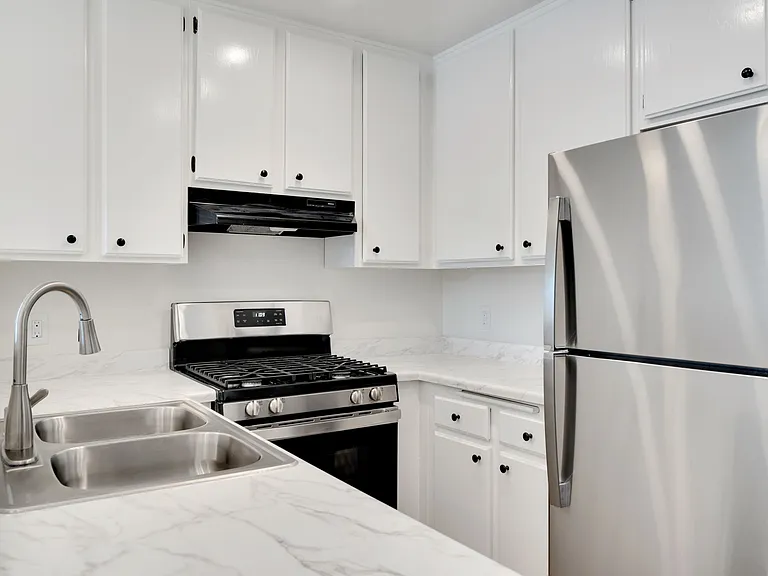 RENOVATED 1 BED 1 BATH - UNIT #309 TOP FLOOR