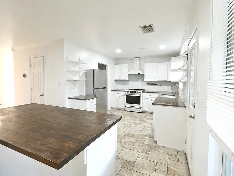 1208 Creek Knl — Photo 6