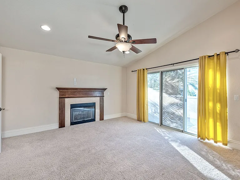 2175 Fountain Springs Dr — Photo 3