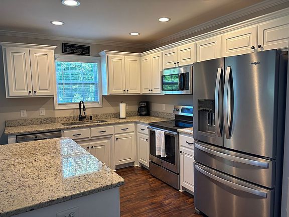 3rd image of 340 Amelia Springs Ln
