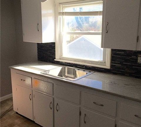 2nd image of 39 Bayview Ave