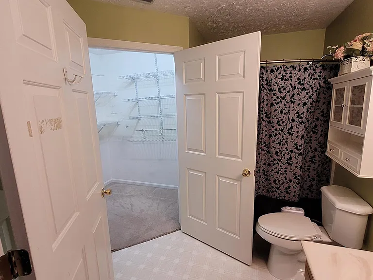 4657 Court Yard Dr — Photo 17