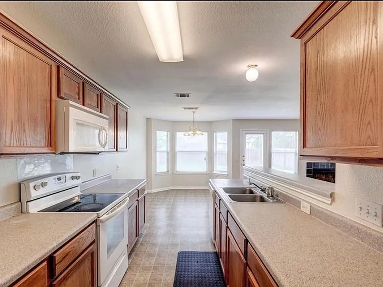 16712 Hamilton Point Cir — Photo 16
