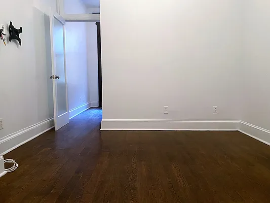 Rented by Buchbinder & Warren | media 31