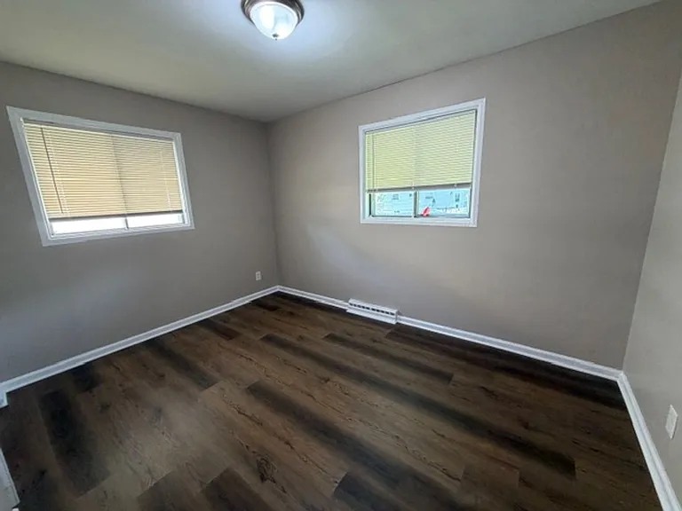 1141 Scott Ave — Photo 7
