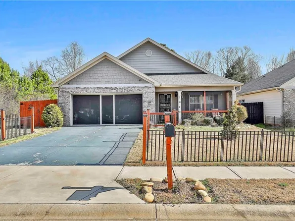1022 Serene Lake Dr, Griffin, GA 30223