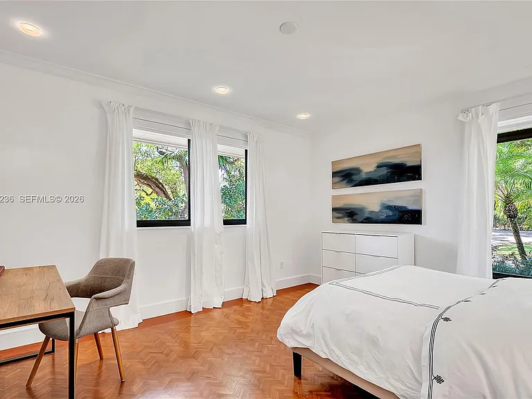 3425 Alhambra Cir — Photo 36