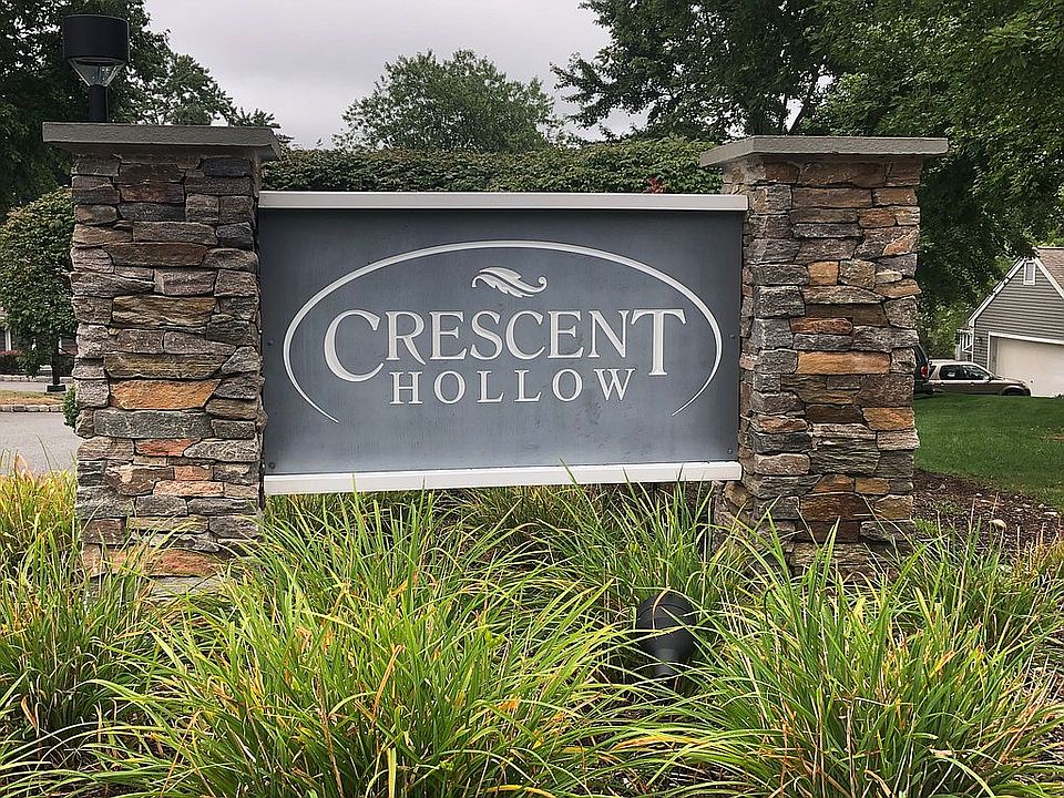 1st image of 6 Crescent Hollow Ct