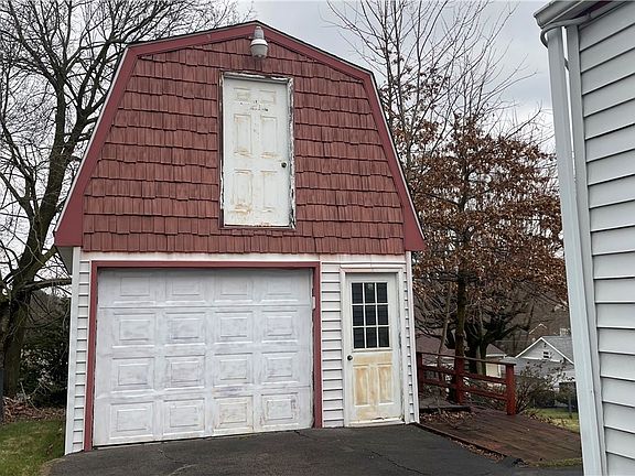 2nd image of 629 Blackmore St