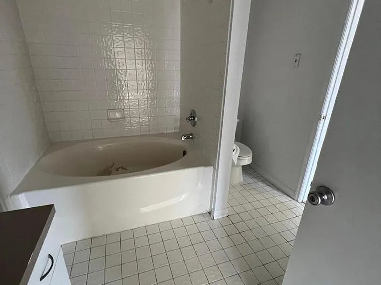 5548 Metrowest Blvd #6 — Photo 4