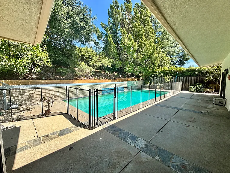 16641 Park Lane Cir — Photo 43