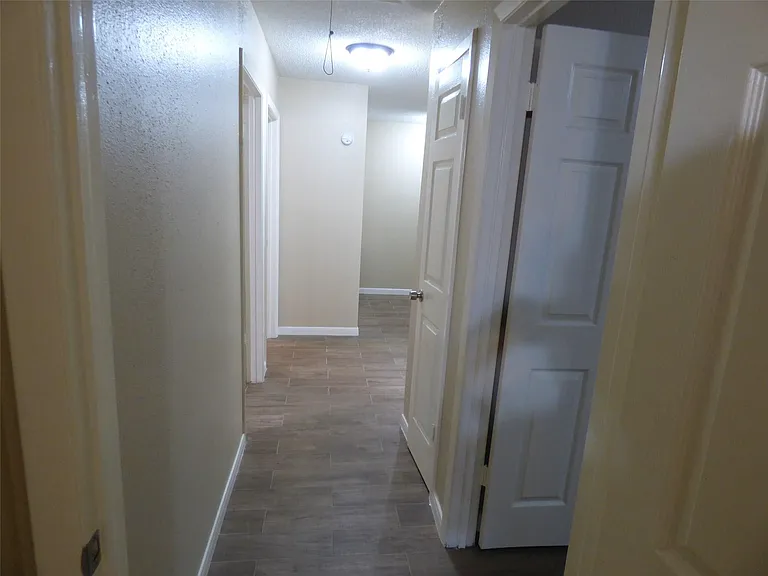 1242 Park Ln — Photo 6