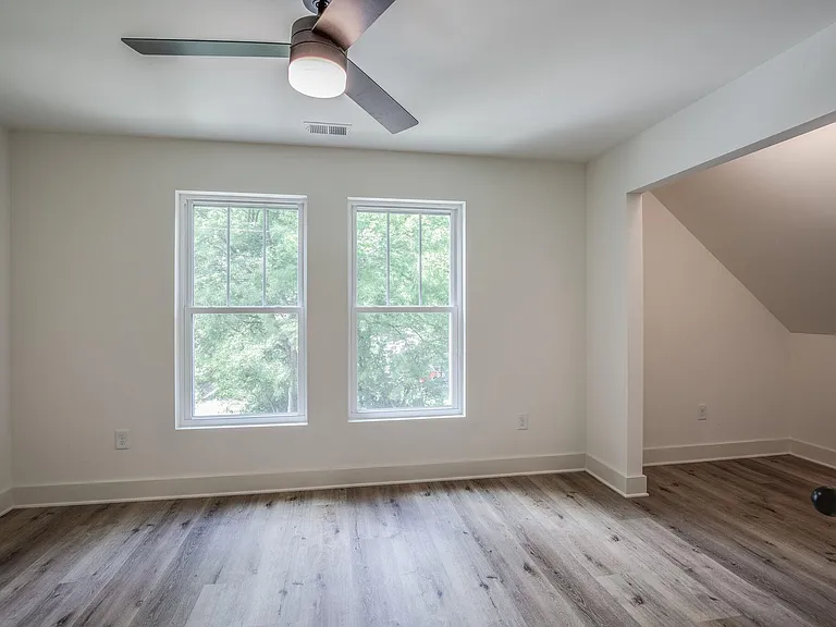 1209 Debow St — Photo 13