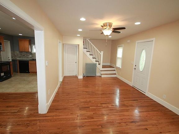 3rd image of 83 Warrenton St
