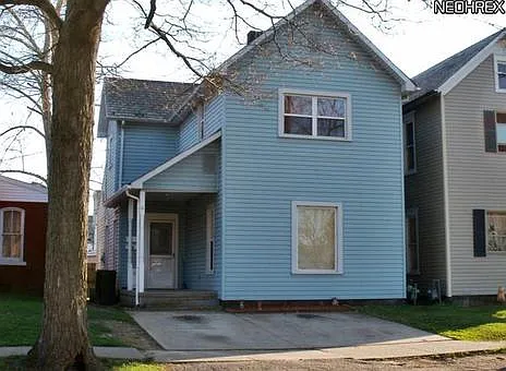 348 Ray Ave NW photo 1