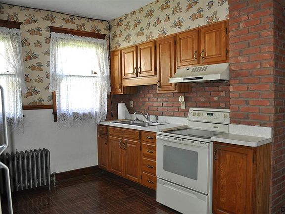 3rd image of 2064 Foster Ave
