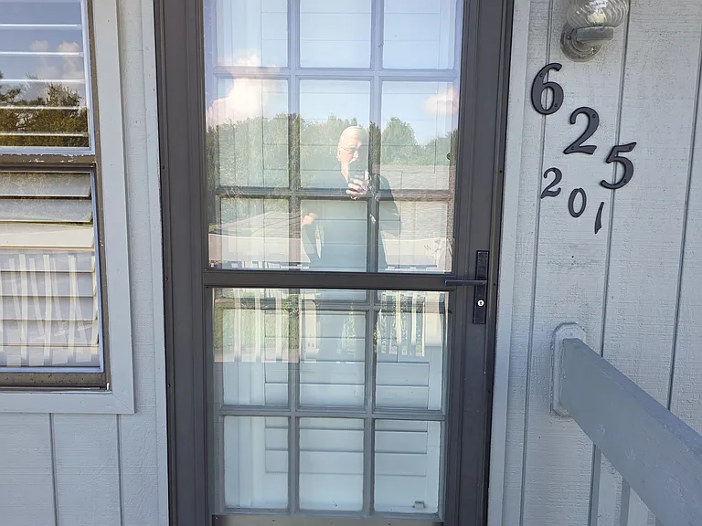 625 Centre Ct SW #201 — Photo 3