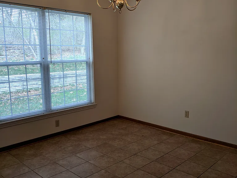 2807 Melody Ln — Photo 7