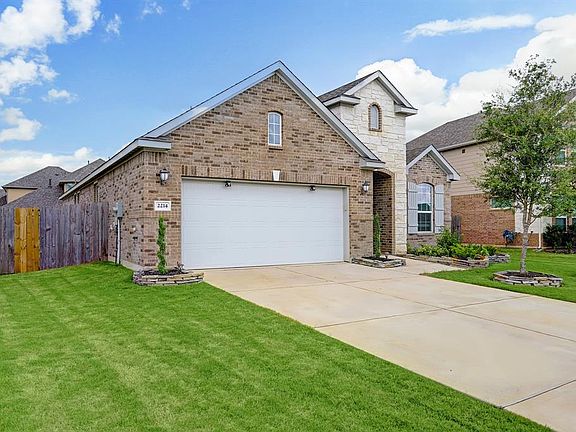 Beautiful home in Stonecreek Estates!