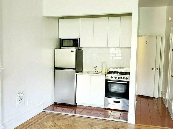 3rd image of 142 W 88th St APT 3F
