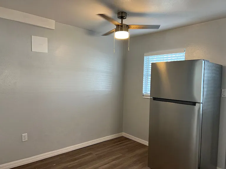 Manatee Bay Apartments — Photo 39