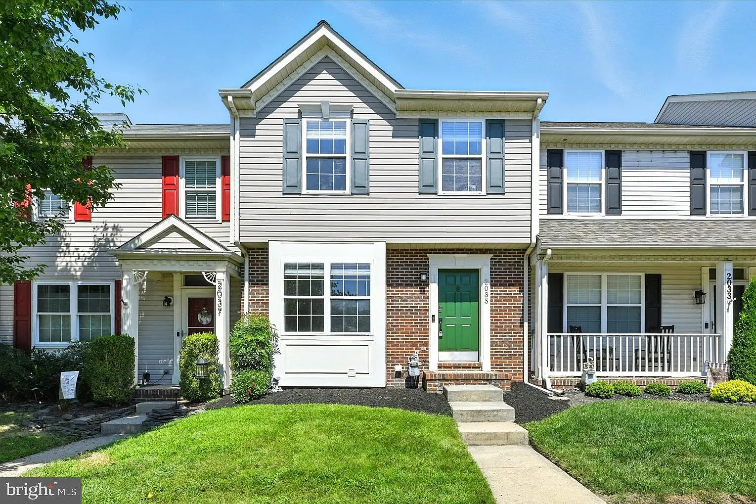 2035 Pointview Cir photo 1