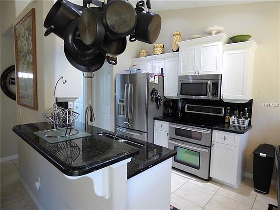 Kitchen with breakfast bar and lovely cabinetry!