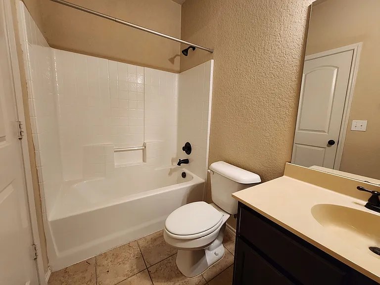 712 Creekside Cir — Photo 30