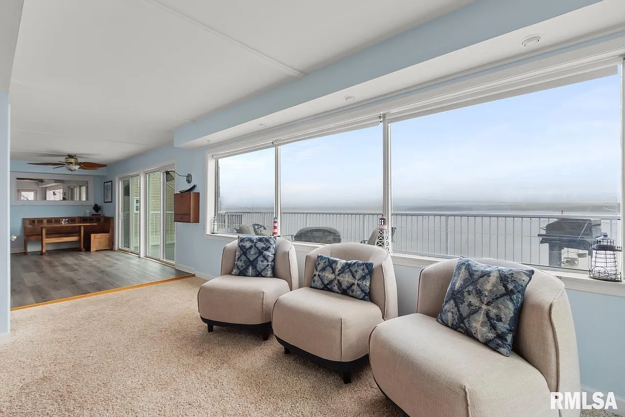 3 bed, 2.0 bath, 1256 sqft, $3,500 — Photo 3