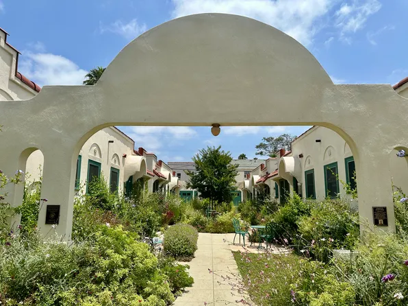 The Edinburgh Bungalows, 750 N Edinburgh Ave #1, Los Angeles, CA 90046