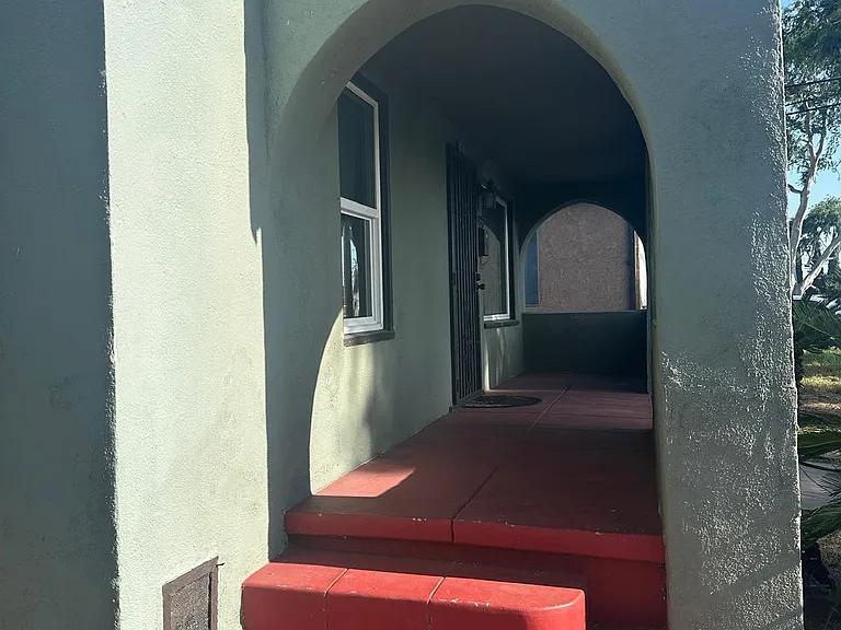 San Vincente Ave — Photo 3