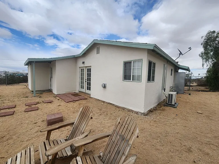 5762 Howard Way — Photo 14